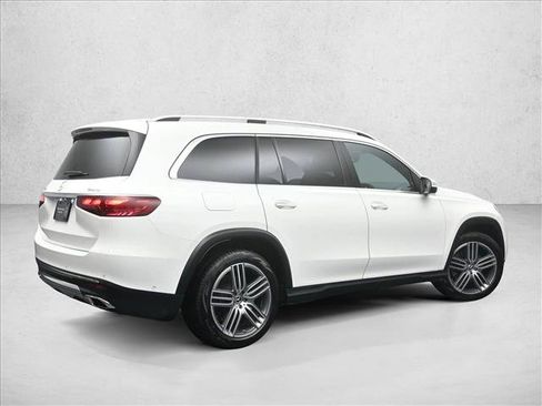 Used 2026 Mercedes-Benz GLS 450 4MATIC image 2