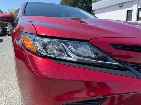 Used 2018 Toyota Camry SE FWD image 15