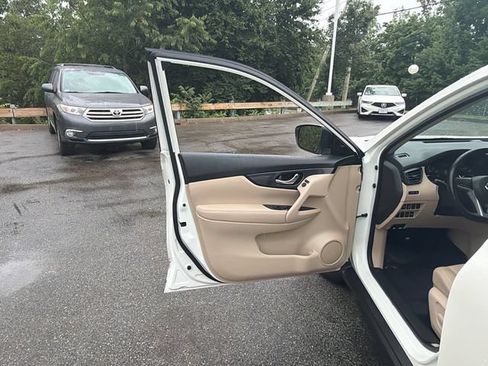 Used 2017 Nissan Rogue SV FWD image 21