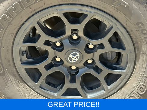 Used 2021 Toyota Tacoma SR5 AWD/4WD image 14
