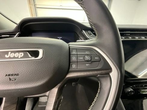 Used 2022 Jeep Grand Cherokee L Limited w/ Luxury Tech Group II AWD/4WD image 16