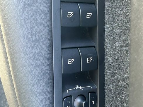 Used 2025 Volvo XC40 B5 Core w/ Protection Package Premier image 22