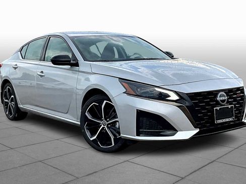 New 2025 Nissan Altima 2.5 SR image 2