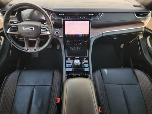 Used 2025 Jeep Grand Cherokee L Summit w/ Luxury Tech Group V AWD/4WD image 29