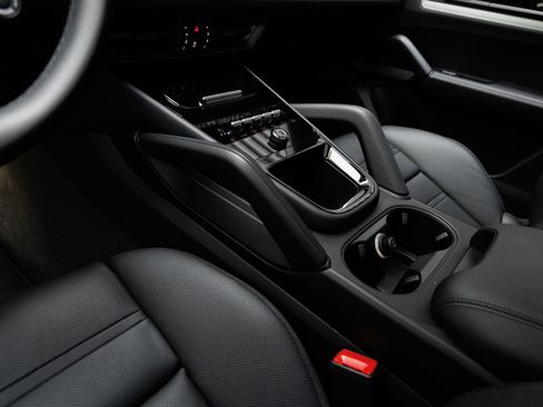 Certified 2026 Porsche Cayenne Coupe AWD/4WD image 25