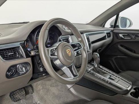 Used 2017 Porsche Macan SUV image 24