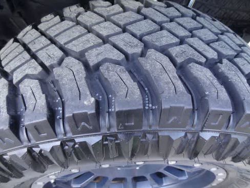 Used 2017 Toyota Tacoma TRD Sport w/ Tow Package (A/T) image 21