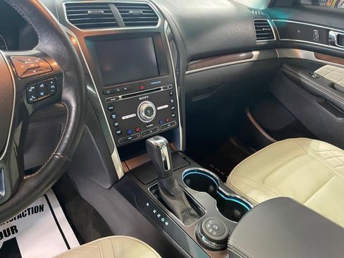 Used 2016 Ford Explorer Platinum image 41