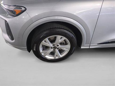 Certified 2025 Audi Q5 Premium w/ Convenience Package image 29