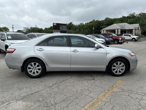 Used 2007 Toyota Camry V6 FWD image 2