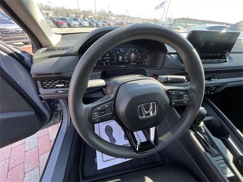 Certified 2025 Honda Accord SE image 11