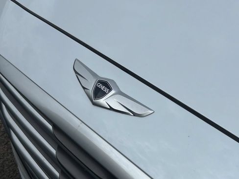 Used 2016 Hyundai Genesis 3.8 RWD image 6