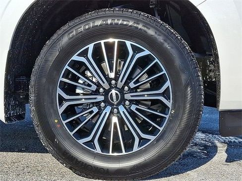 New 2026 Nissan Armada SL w/ Captain's Chari Seat Package AWD/4WD image 33