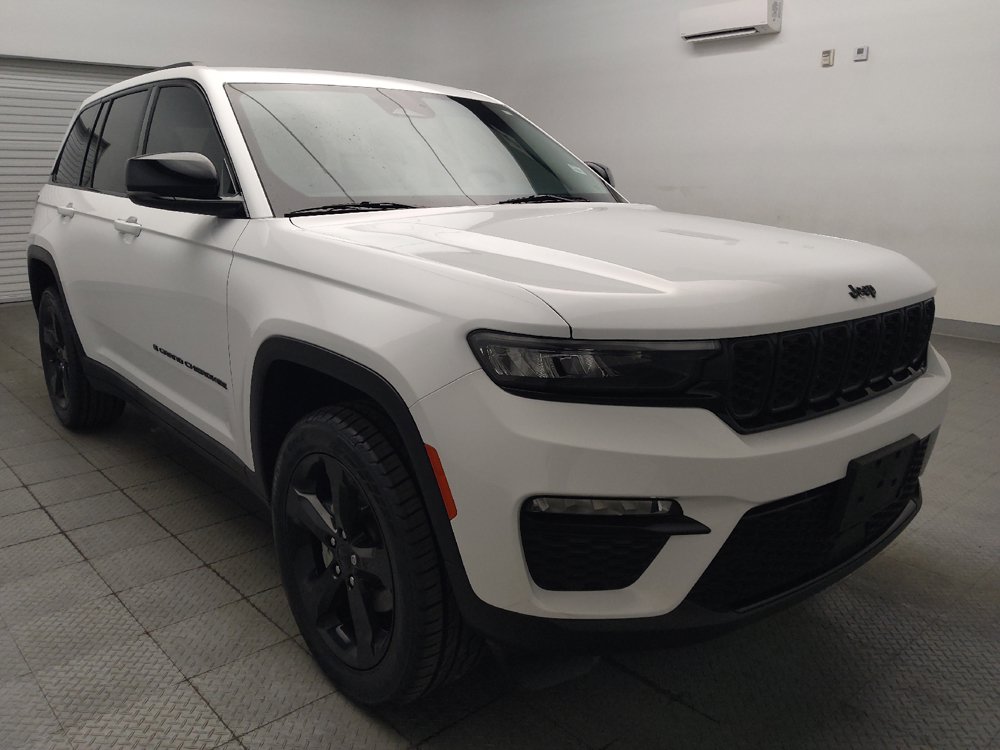 Used 2023 Jeep Grand Cherokee Limited w/ Black Appearance Package RWD image 13
