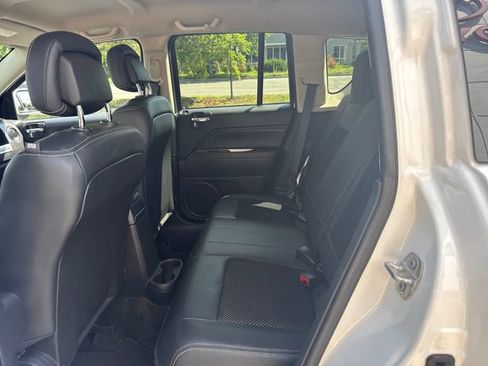 Used 2017 Jeep Compass Latitude AWD/4WD image 26