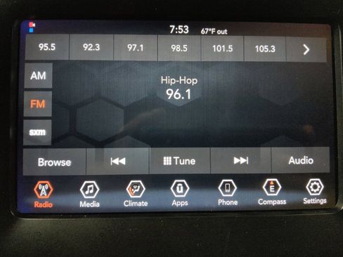 Used 2019 Jeep Cherokee Latitude Plus image 25