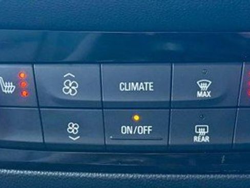 Used 2024 Buick Enclave Essence image 26