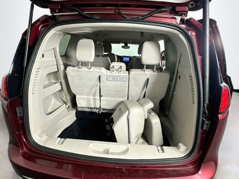 Used 2017 Chrysler Pacifica Touring-L FWD image 26