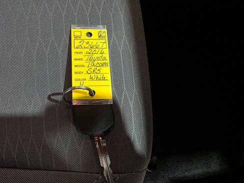 Used 2016 Toyota Tacoma SR image 33