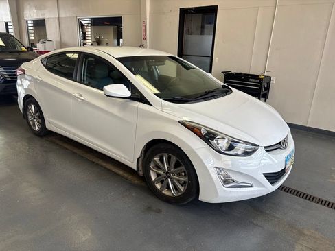 Used 2015 Hyundai Elantra SE w/ Option Group 02 FWD image 10
