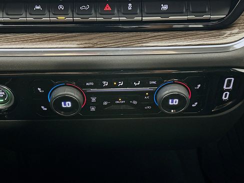 Used 2024 Chevrolet Silverado 1500 LT image 23