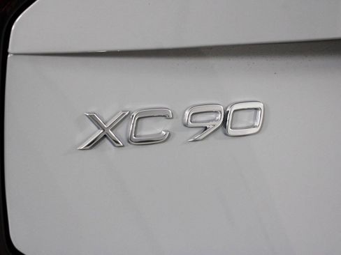 New 2026 Volvo XC90 T8 Plus w/ Protection Package Premier image 16