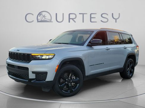 Used 2025 Jeep Grand Cherokee L Laredo AWD/4WD image 1