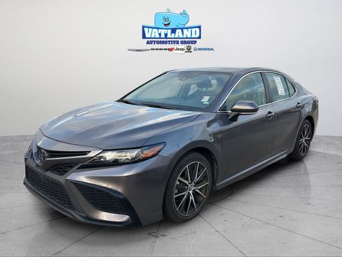 Used 2023 Toyota Camry SE image 1