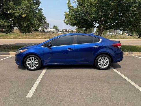 Used 2017 Kia Forte S w/ S Technology Package FWD image 2
