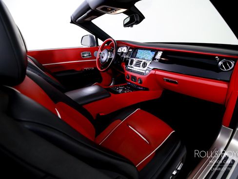 Used 2019 Rolls-Royce Dawn image 24