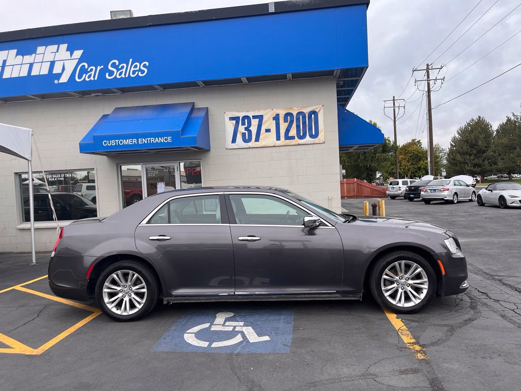 Used 2016 Chrysler 300 C RWD image 2