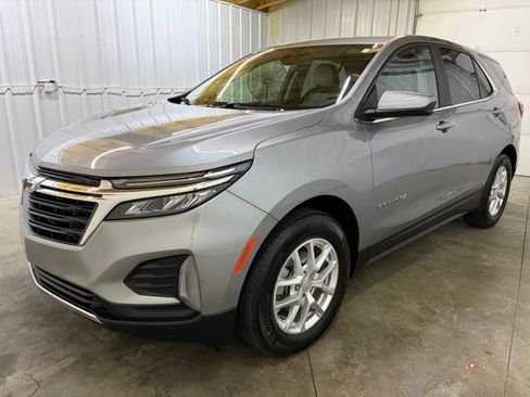 Used 2024 Chevrolet Equinox LT FWD image 3