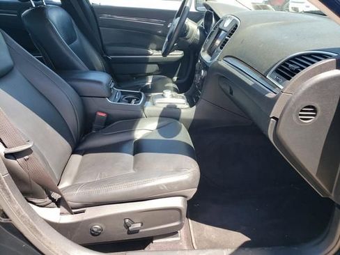 Used 2018 Chrysler 300 Touring L AWD/4WD image 18