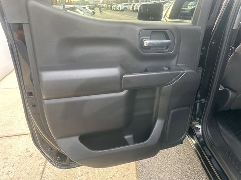 Used 2021 Chevrolet Silverado 1500 LT image 18