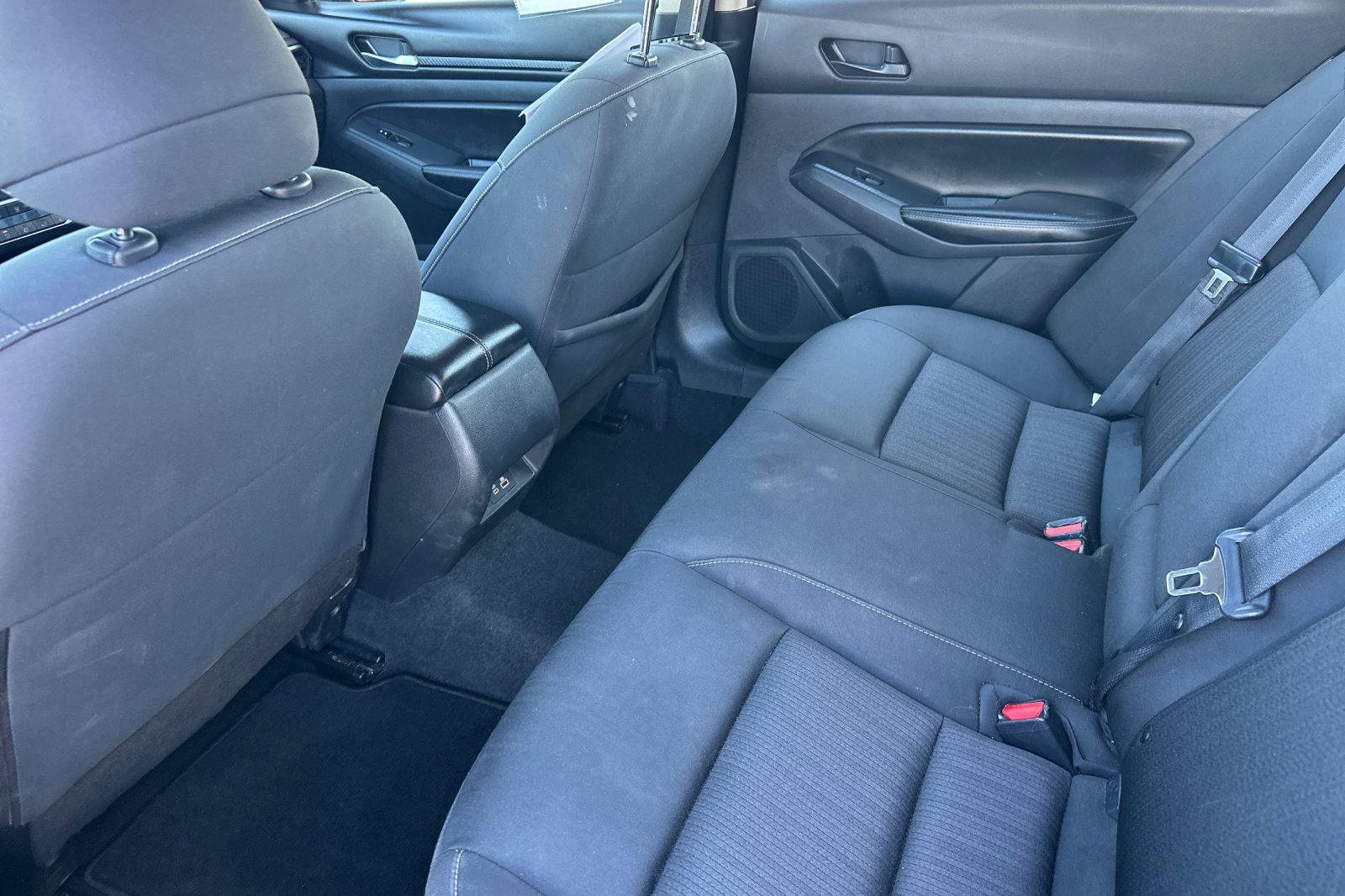 Used 2024 Nissan Altima 2.5 SV FWD image 12
