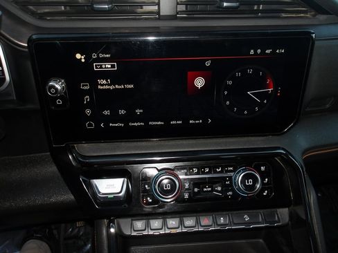 Used 2024 GMC Sierra 2500 AT4 image 16