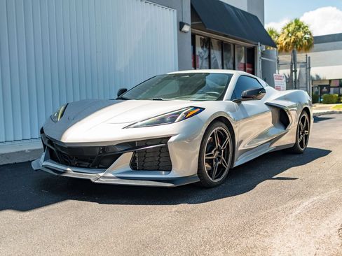 Used 2024 Chevrolet Corvette Stingray Convertible w/ 1LT RWD image 2