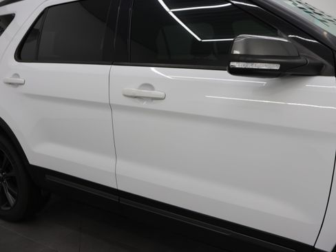 Used 2017 Ford Explorer XLT w/ XLT Appearance Package AWD/4WD image 25