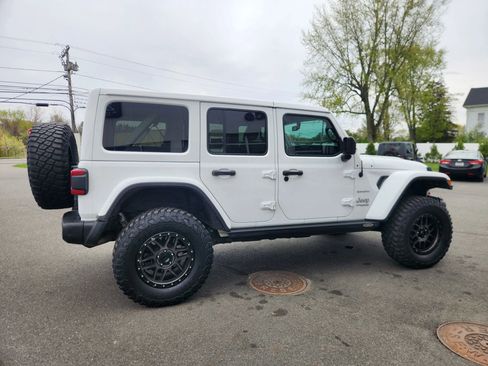 Used 2018 Jeep Wrangler Unlimited Sahara w/ Dual Top Group AWD/4WD image 18