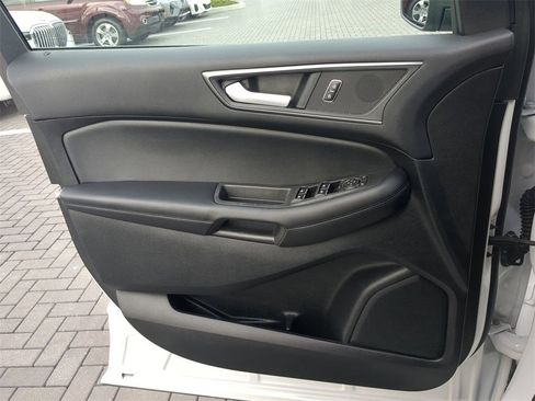 Used 2022 Ford Edge SE w/ Black Appearance Package image 29