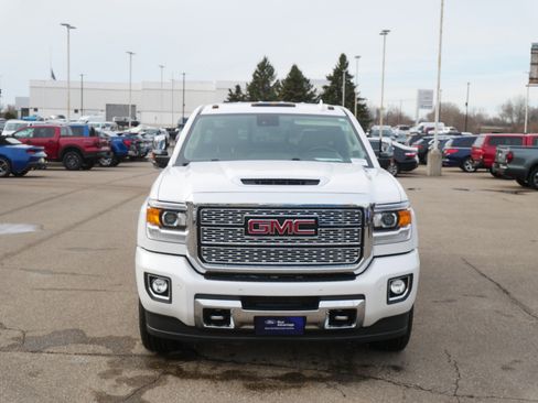 Used 2019 GMC Sierra 2500 Denali w/ Duramax Plus Package image 3