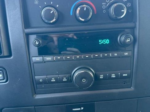 Used 2015 Chevrolet Express 3500 image 17