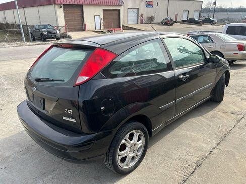 Used 2004 Ford Focus ZX3 Hatchback image 3