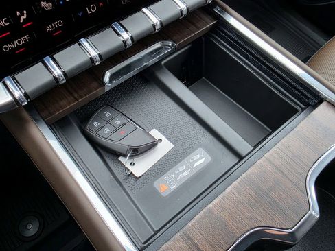 New 2026 GMC Acadia Denali Ultimate w/ LPO, Floor Liner Package AWD/4WD image 31
