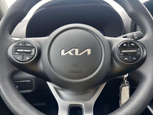 Used 2025 Kia Soul LX w/ LX Technology Package FWD image 25