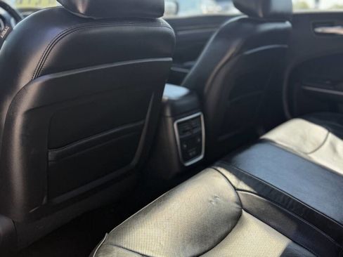 Used 2019 Chrysler 300 Limited image 16