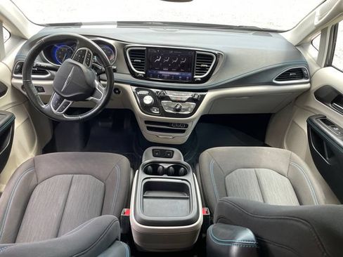 Used 2021 Chrysler Pacifica Touring w/ Cold Weather Group AWD/4WD image 23