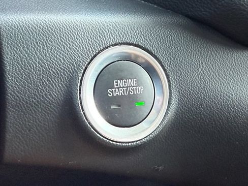 Used 2024 GMC Terrain SLT AWD/4WD image 19