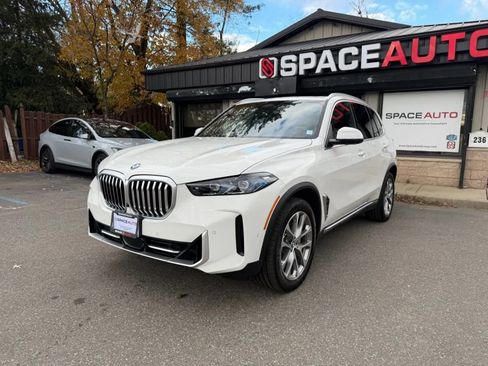 Used 2025 BMW X5 xDrive40i w/ Premium Package image 2