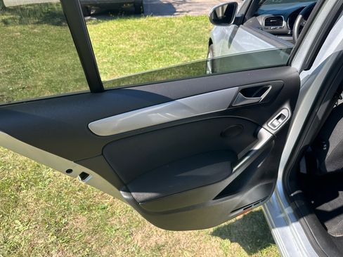 Used 2012 Volkswagen Golf TDI image 9